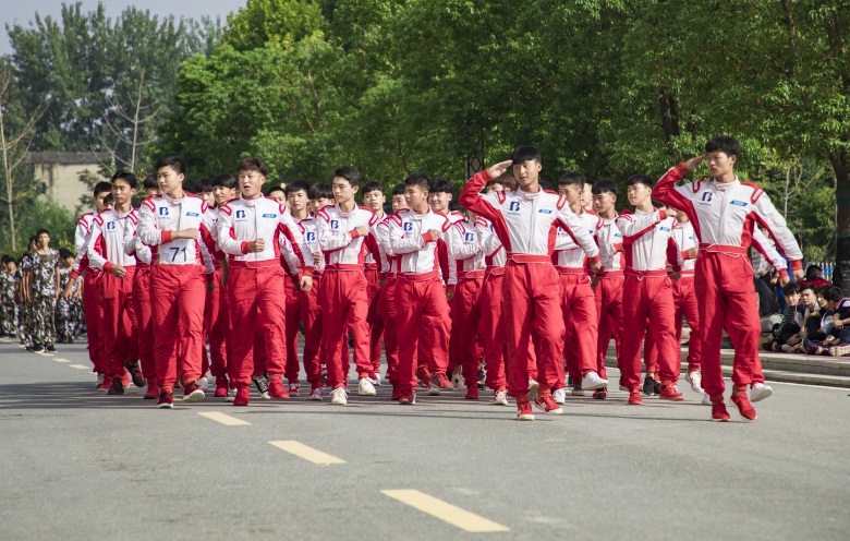 阜阳技师学院万人阅兵喜迎新学年