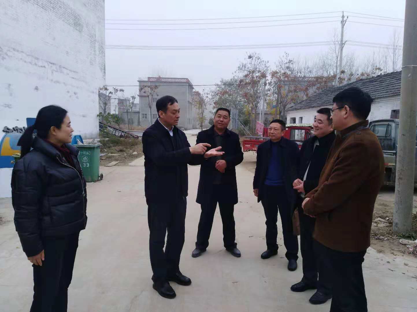 市人社局党组书记、局长，技师学院院长桂超深入颍上乡镇实地调研扶贫工作