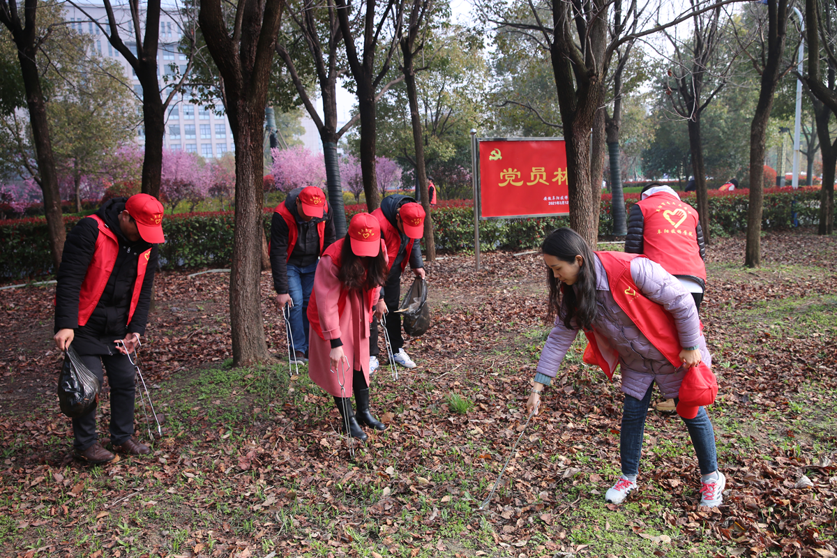 阜阳技师学院开展“绿色环保 我爱我家”志愿服务活动