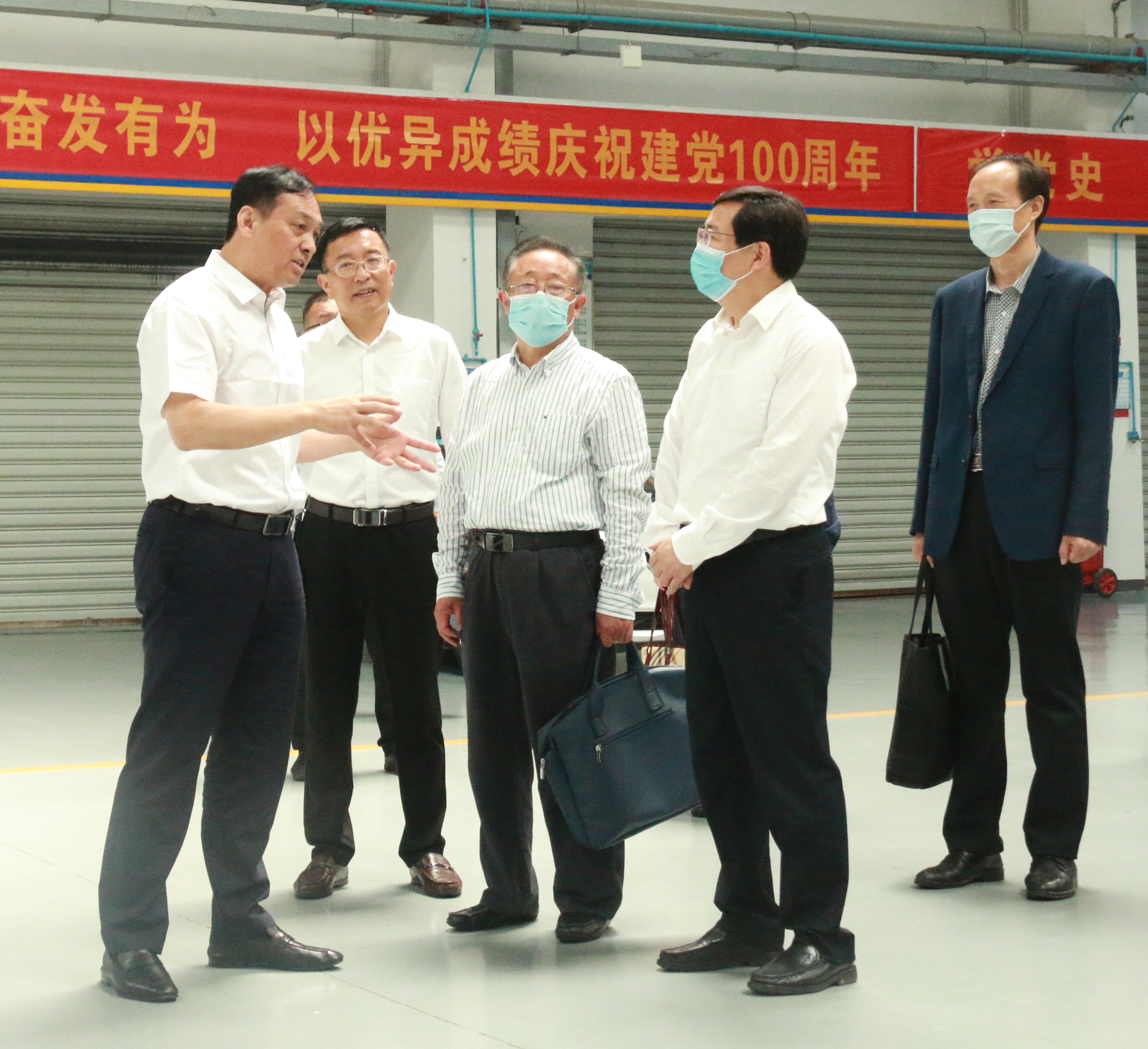 阜阳市政协副主席顾恒中一行到阜阳技师学院调研
