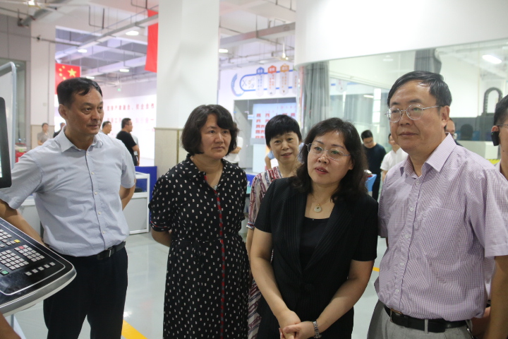 中国机械工业联合会教育培训部、机械工业教育发展中心副主任郑丽梅一行到阜阳技师学院考察调研