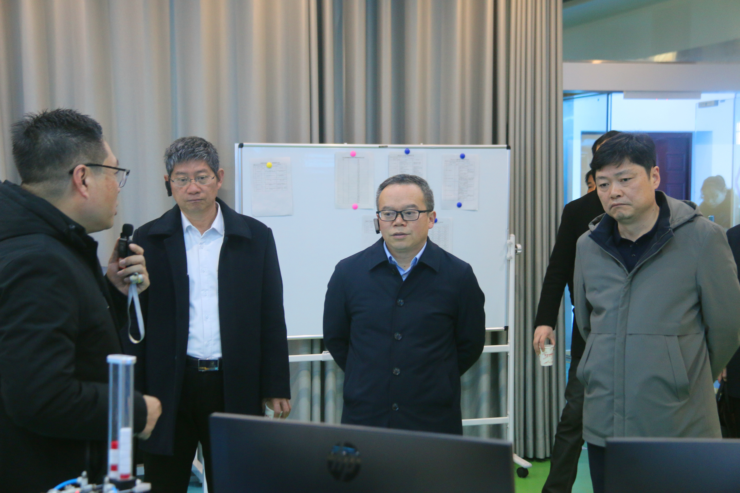 安徽职业技术学院党委副书记、院长盛鹏 一行到阜阳技师学院考察交流