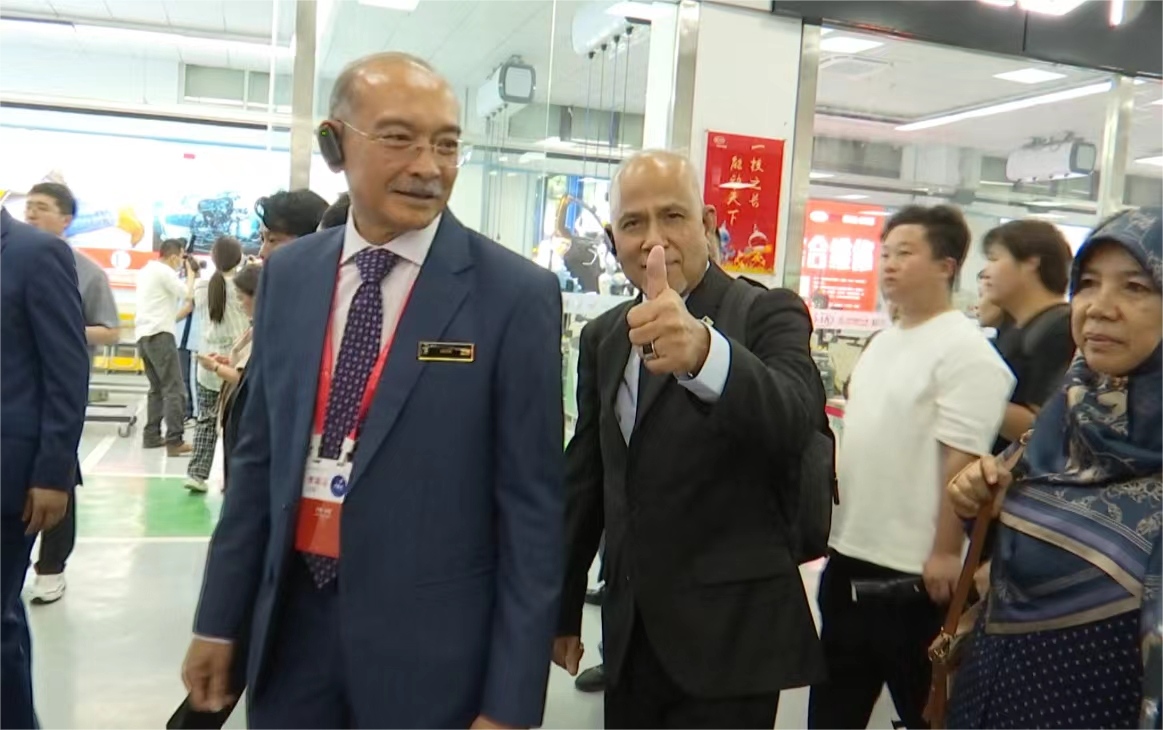 2024阜阳投资贸易洽谈会 首届RCEP企业家合作会议嘉宾到阜阳技师学院参观考察