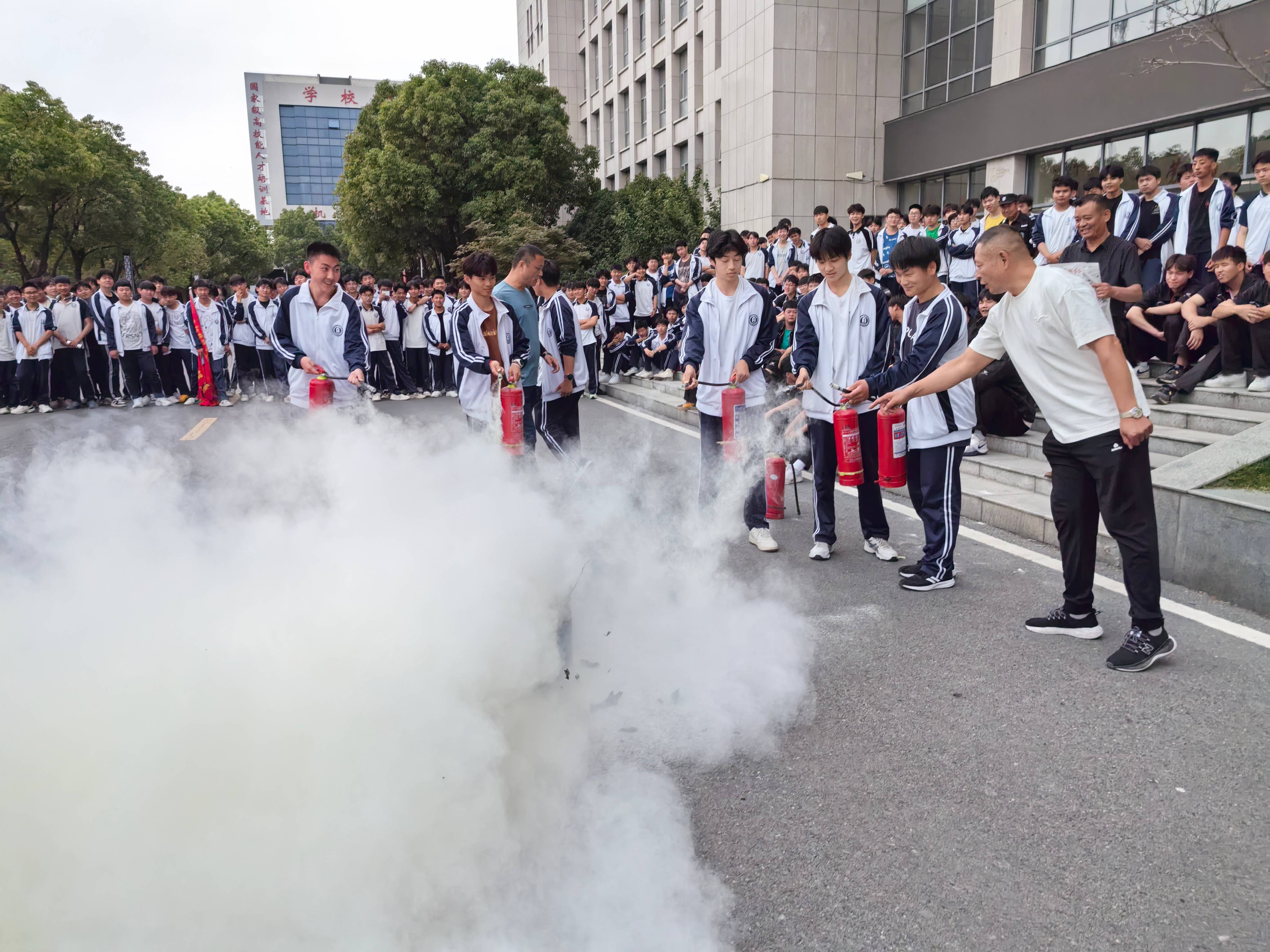 消除安全隐患 保护校园平安——我校开展消防知识培训